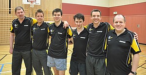 <b>1. KL Herren - TSG Kleinostheim</b> (Volker Wegner, Patrick Lang, Uli Sauer, Sebastian Rümmler, Markus Müller, Jochen Halbleib, es fehlen: Peter Magsaam, Hieu Nguyen, Volker Geis, Sven Sauer, Stefan Aulbach, Robert Griesemer)